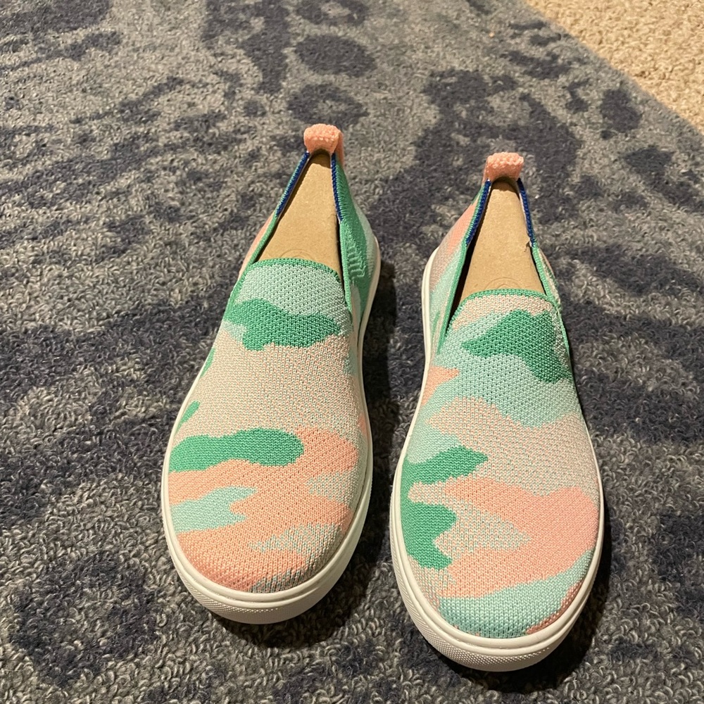 Rothy’s kids size 4. Cotton Candy sneakers